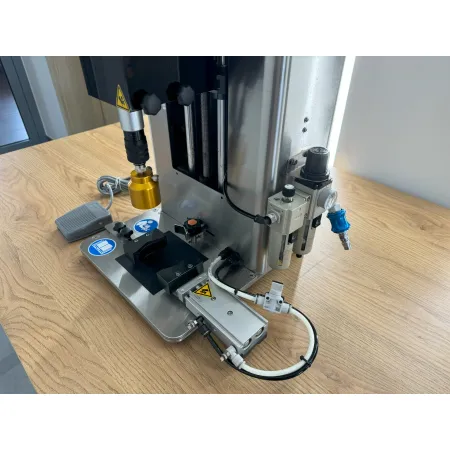 Półautomatyczna zakręcarka CC-1000 10